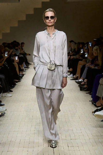 Look 11